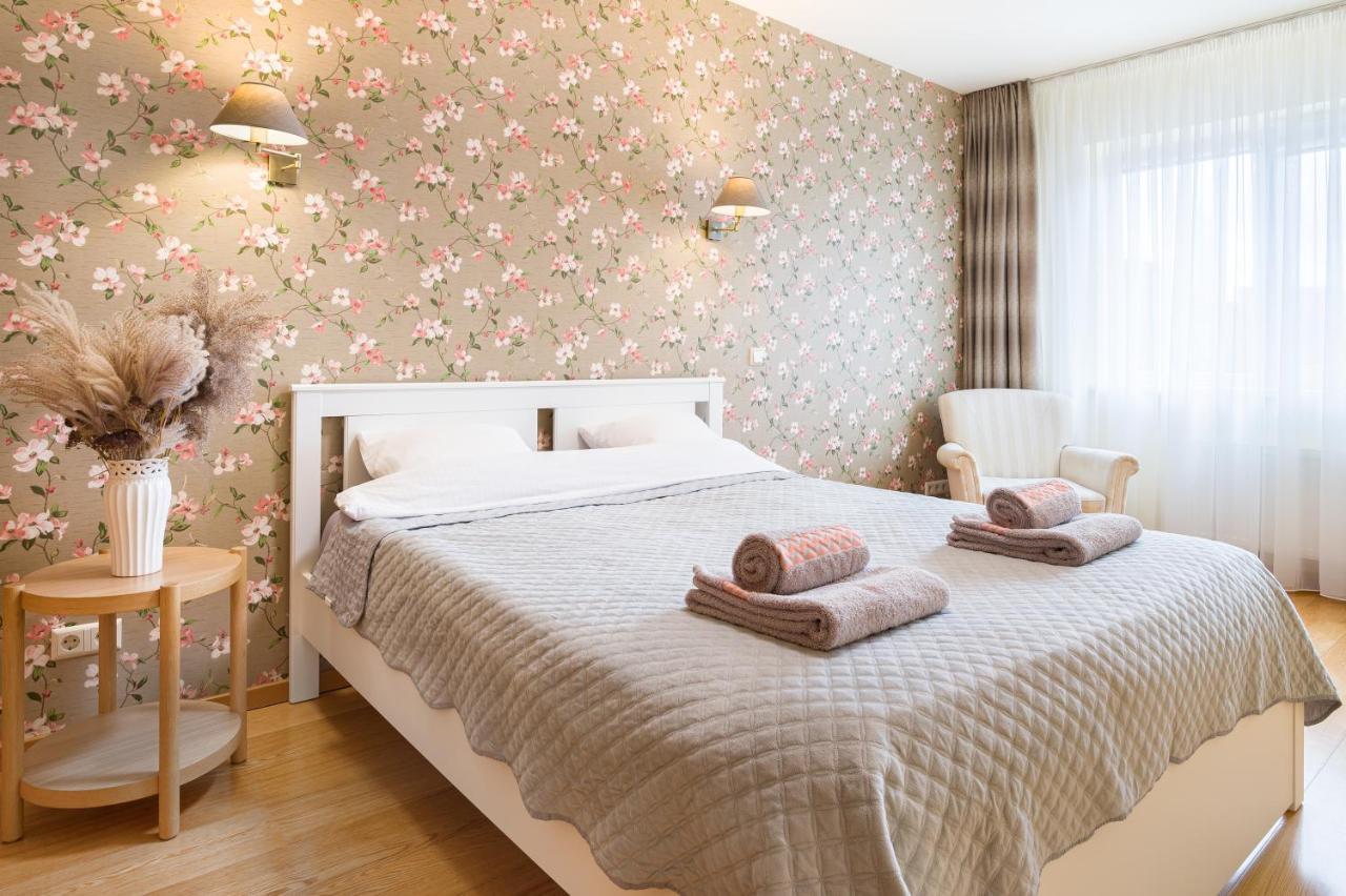 Ona'S Apartment In City Center With Private Parking Kaunas Kültér fotó